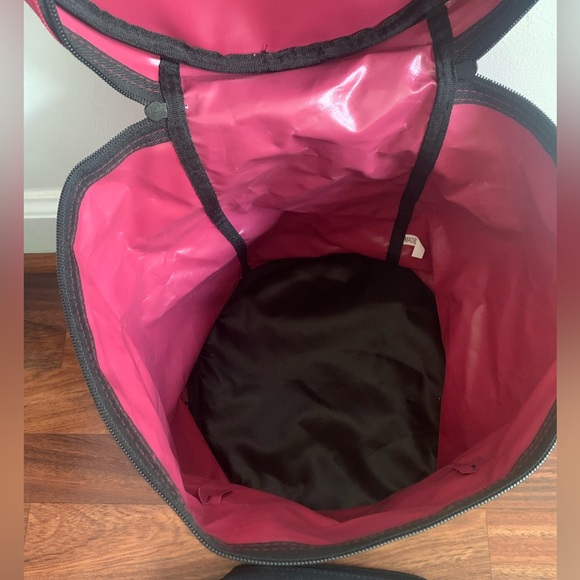 Artbin Red Yarn Drum bag tote AND Crochet Needle set with Case! - Picture 6 of 7